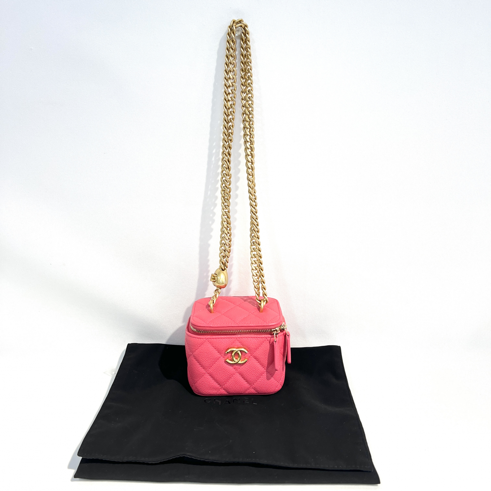 日常から特別なシーンまで♪【 CHANEL 】ミニ バニティバッグ CHANEL ミニバニティバッグ シャネル チェーンバッグキャビア